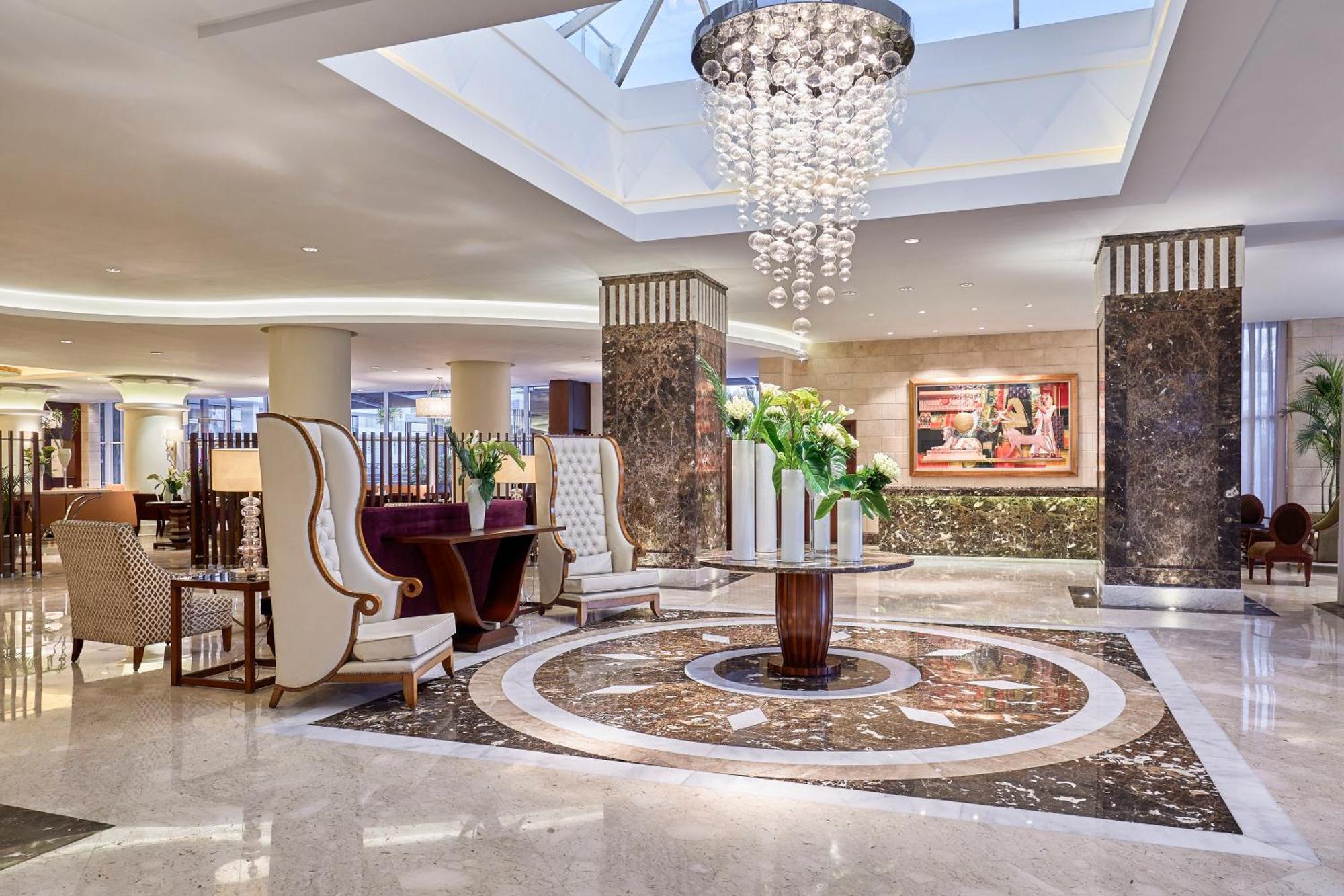 Signature Prestige Garden Room